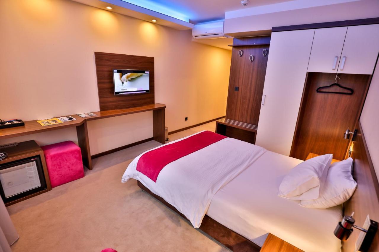 Boutique Hotel Golden Star Tuzla Exterior photo