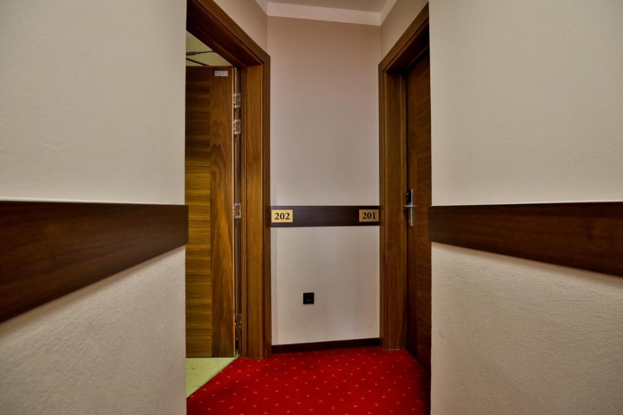 Boutique Hotel Golden Star Tuzla Exterior photo
