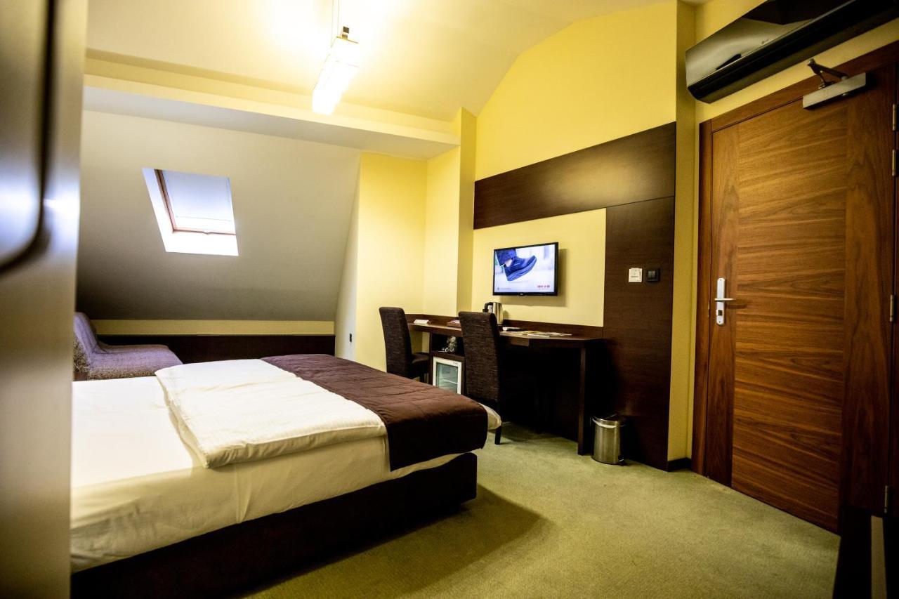 Boutique Hotel Golden Star Tuzla Exterior photo
